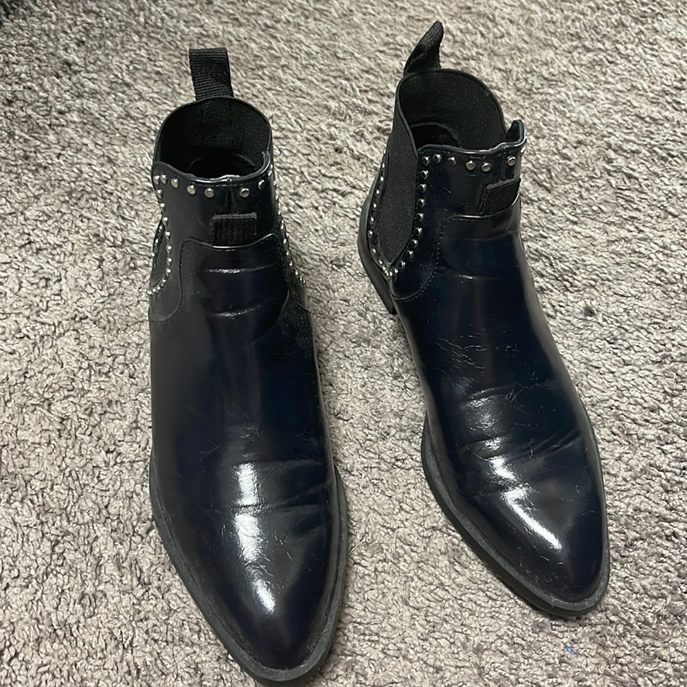Ankle boots with mini detailed studding!